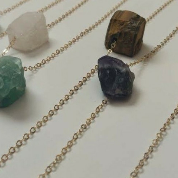 🔮 Raw natural rough crystal 🔮 stone pendant necklace - Picture 3 of 4